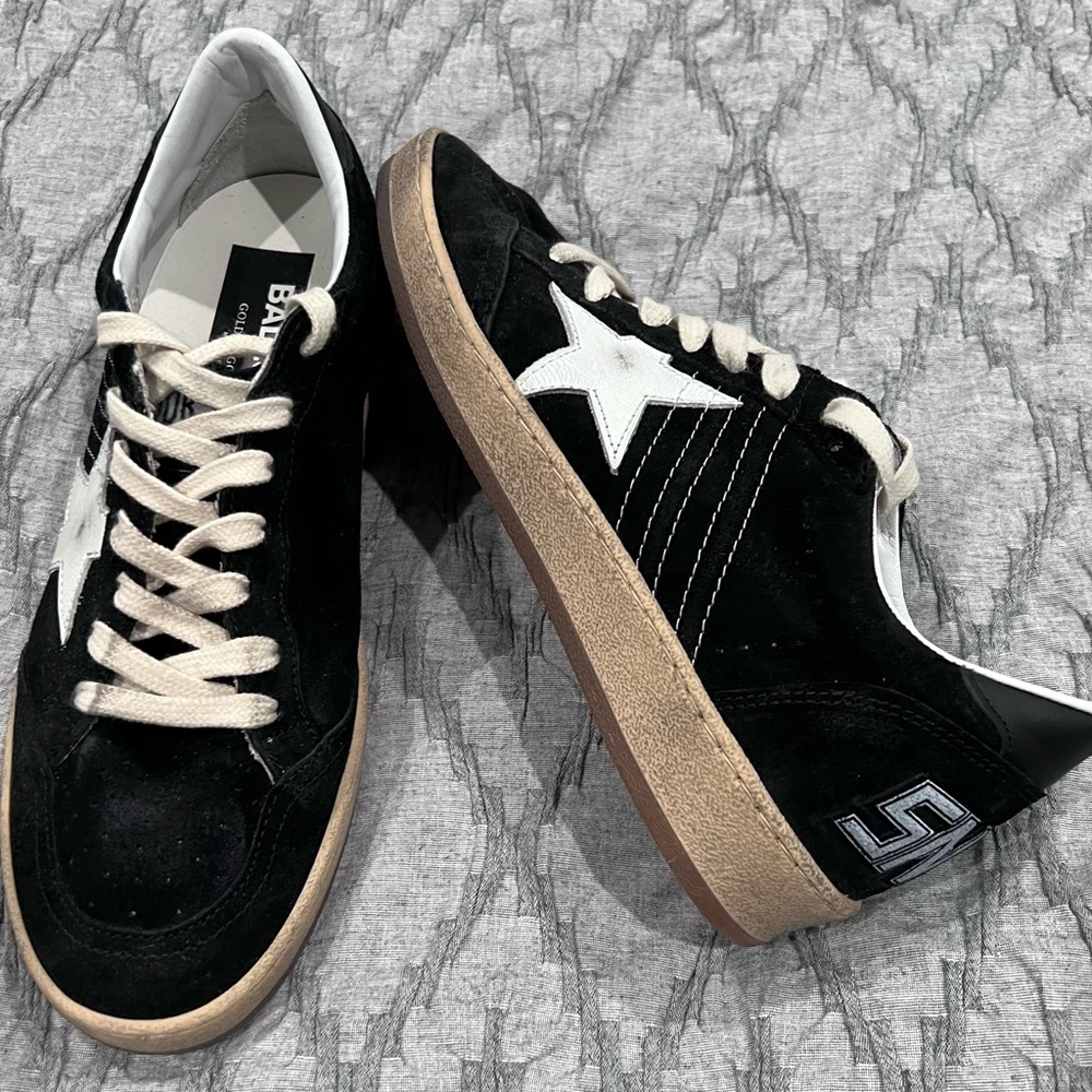 GOLDEN GOOSE-Ball-Star Suede Low Top Sneaker. BLK, Size 9/39. Great condition.